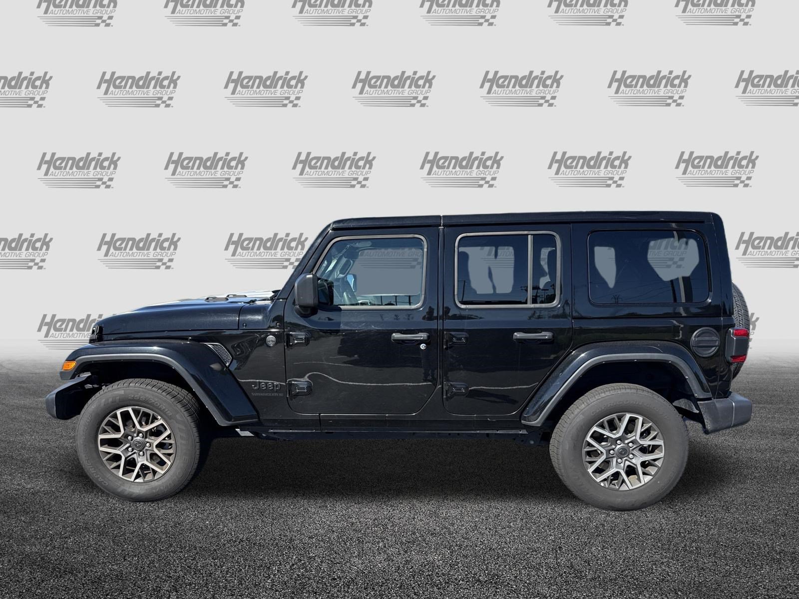 Used 2025 Jeep Wrangler Unlimited Sahara AWD/4WD image 7