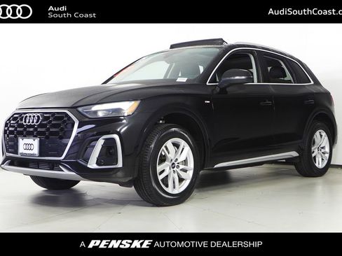 Used 2023 Audi Q5 2.0T Premium w/ Convenience Package image 1