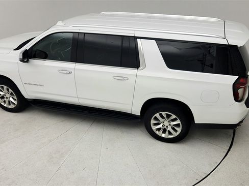 Used 2022 Chevrolet Suburban Premier image 36