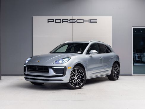 Certified 2024 Porsche Macan AWD/4WD image 1