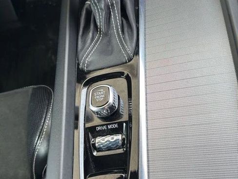 Used 2018 Volvo XC60 T6 R-Design w/ Convenience Package image 36