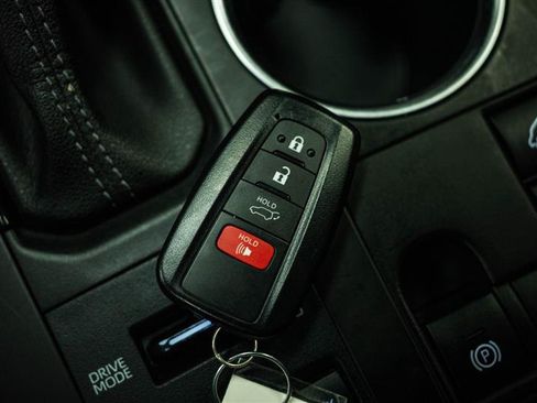 Used 2023 Toyota Highlander XLE AWD/4WD image 24