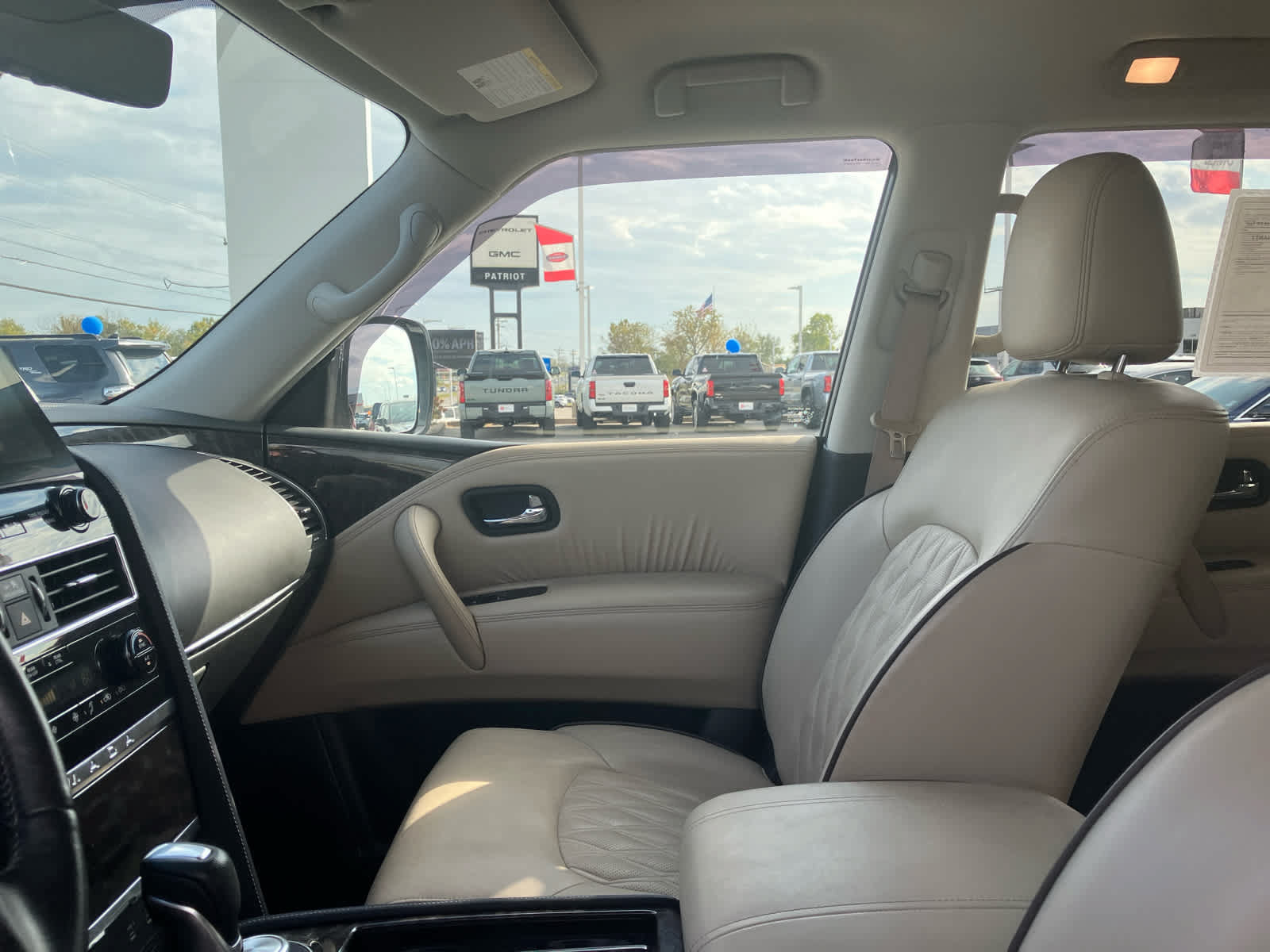 Used 2024 Nissan Armada Platinum w/ Captain's Chairs Package AWD/4WD image 10