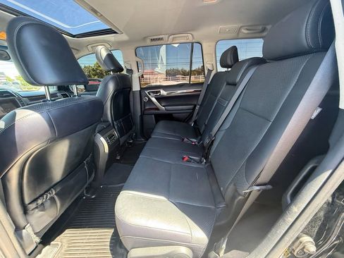 Used 2015 Lexus GX 460 Luxury w/ Preferred Accessory Package AWD/4WD image 19