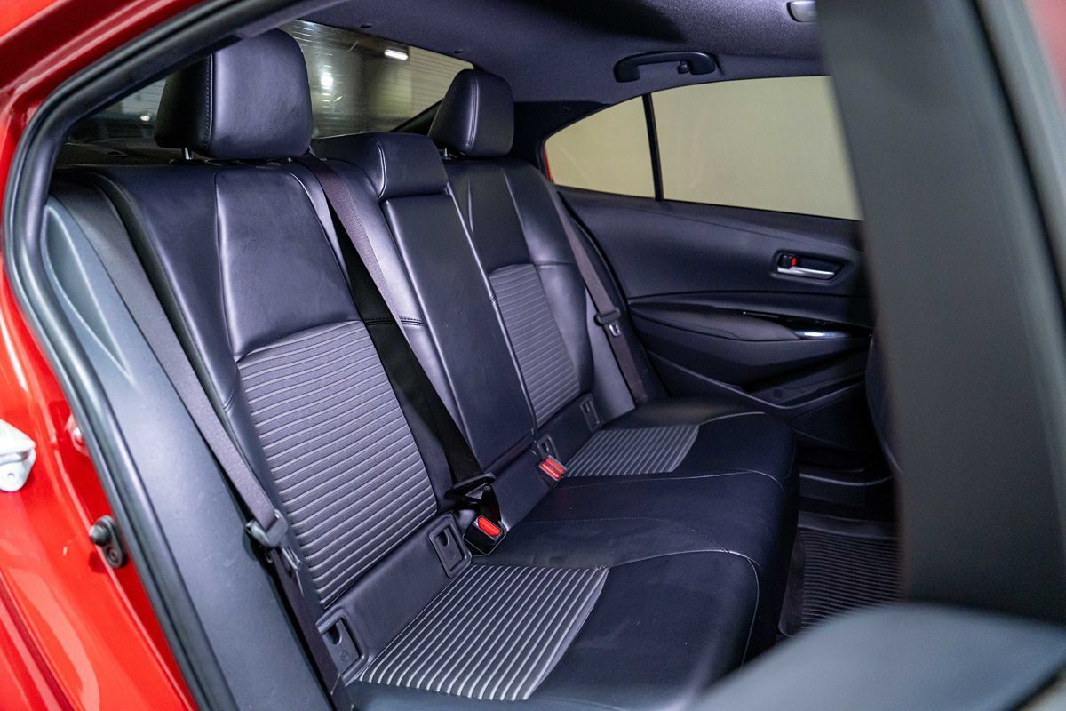 Used 2020 Toyota Corolla XSE FWD image 17
