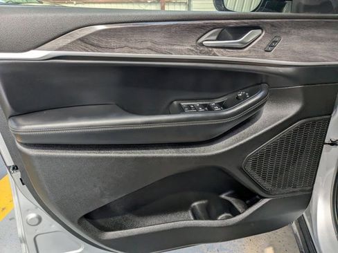 Used 2024 Jeep Grand Cherokee L Limited w/ Luxury Tech Group II image 11