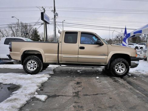 Used 2004 Chevrolet Silverado 2500 LS w/ Heavy-Duty Power Package image 4