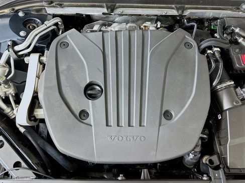 Used 2025 Volvo S60 B5 Core image 32