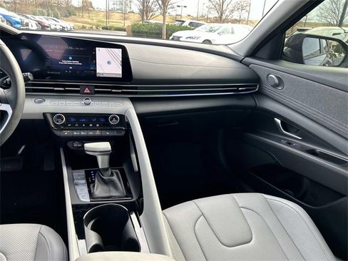 Used 2024 Hyundai Elantra Limited image 16