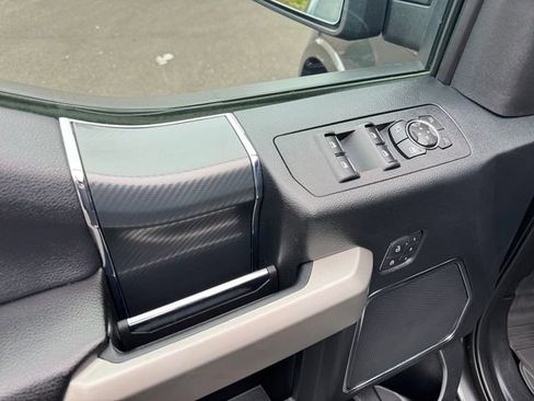 Used 2019 Ford F150 Lariat w/ Equipment Group 502A Luxury AWD/4WD image 11