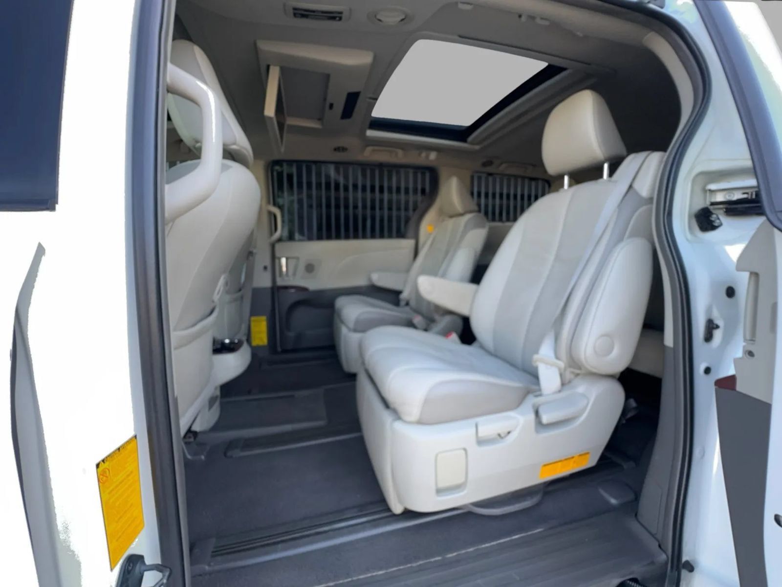 Used 2011 Toyota Sienna Limited w/ Premium Pkg AWD/4WD image 30
