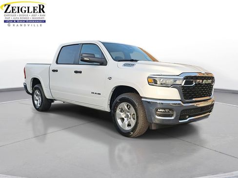 New 2026 RAM 1500 4x4 Crew Cab image 3