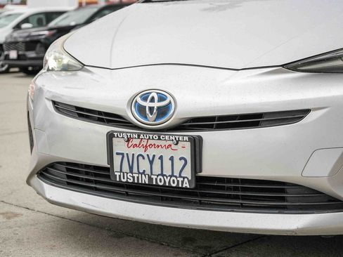 Used 2016 Toyota Prius Two w/ Preferred Accessory Package FWD image 5