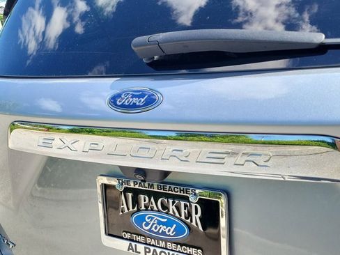 Certified 2022 Ford Explorer XLT w/ Equipment Group 202A RWD image 8
