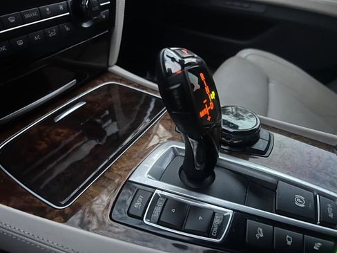 Used 2014 BMW 750Li xDrive image 30