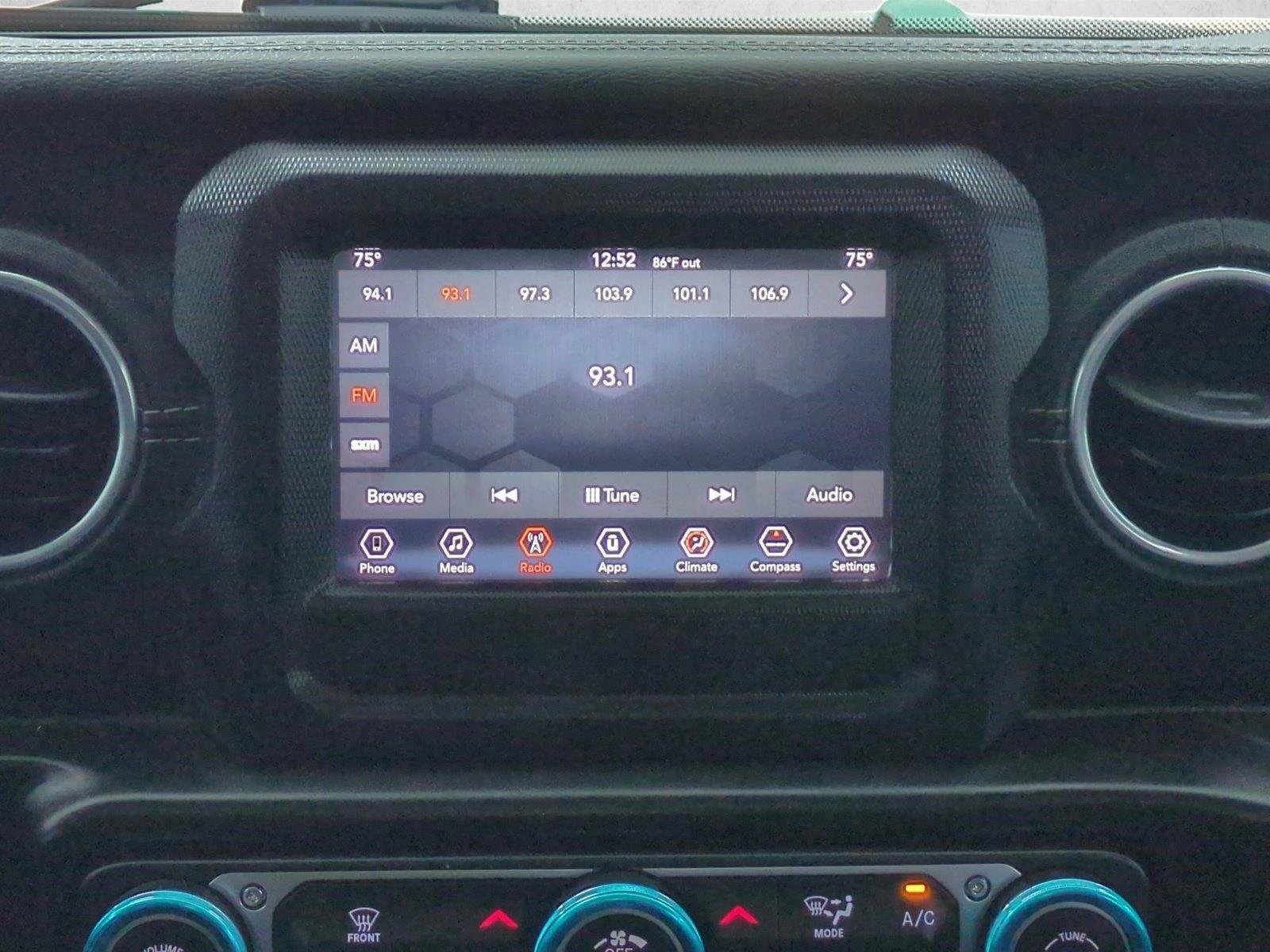 Used 2018 Jeep Wrangler Unlimited Sahara AWD/4WD image 16