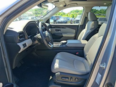 Certified 2025 Honda Pilot Touring image 9