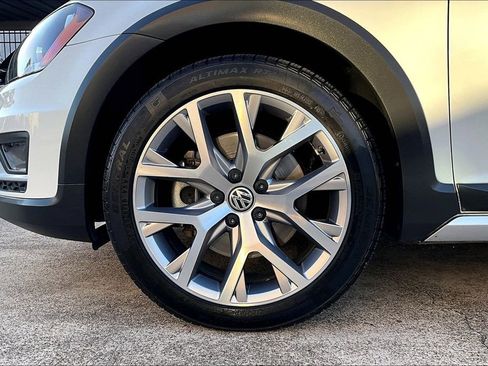 Used 2017 Volkswagen Golf Alltrack SEL image 11