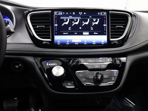 New 2026 Chrysler Pacifica Select image 21