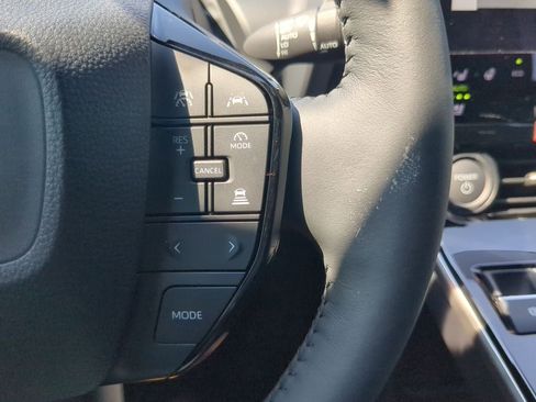 New 2025 Toyota bZ4X FWD image 31