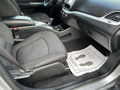 Used 2017 Dodge Journey SE w/ Flexible Seating Group FWD image 12