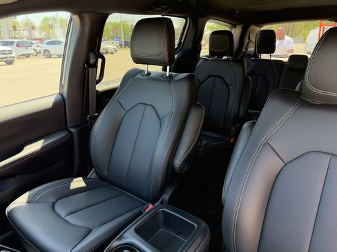 New 2026 Chrysler Pacifica Select FWD image 43