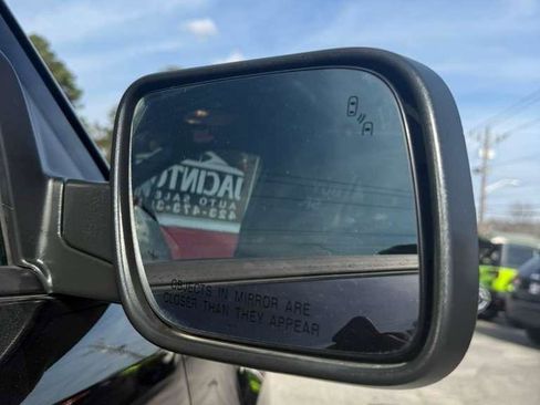 Used 2019 Ford Explorer XLT w/ Equipment Group 201A image 9