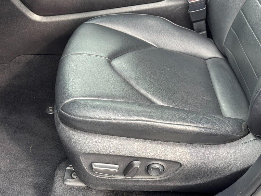 Used 2020 Toyota Highlander XLE AWD/4WD image 25