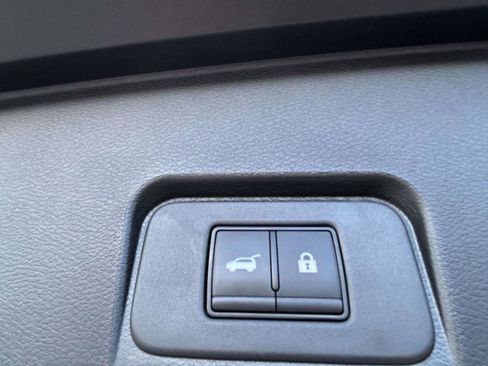 Used 2024 Nissan Rogue SV w/ SV Premium Package image 18