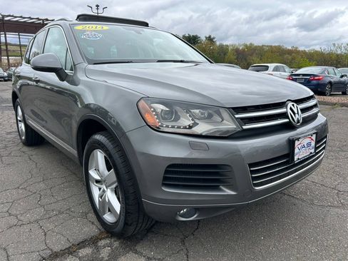 Used 2014 Volkswagen Touareg TDI AWD/4WD image 3