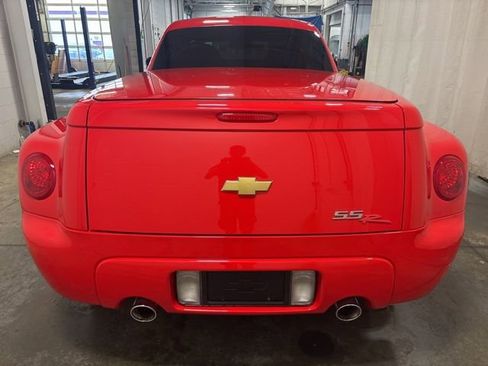 Used 2005 Chevrolet SSR w/ Preferred Equipment Group RWD image 5