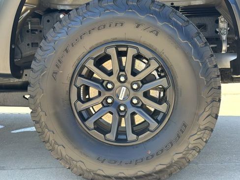 Used 2025 Ford F150 Raptor AWD/4WD image 9