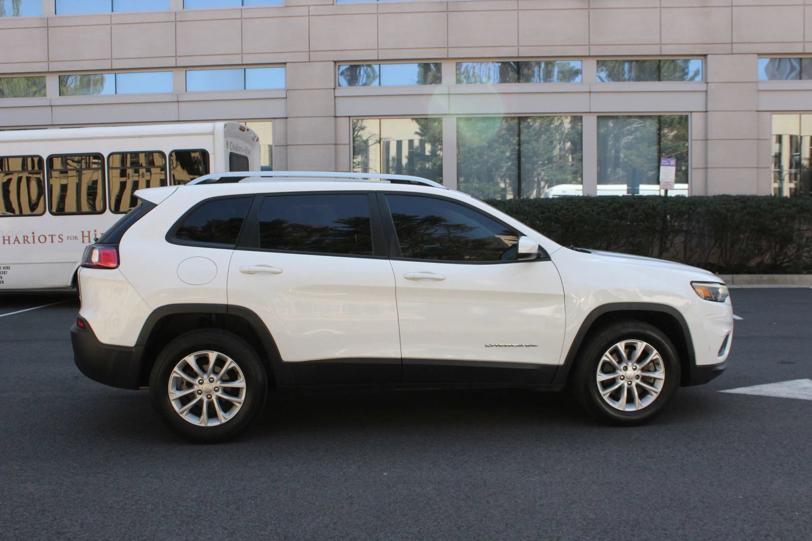 Used 2020 Jeep Cherokee Latitude FWD image 6