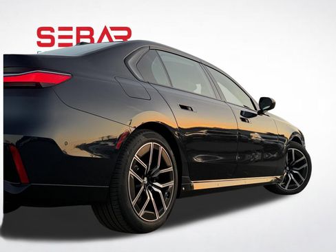 Used 2023 BMW 760i xDrive w/ Luxury Rear Seating Package AWD/4WD image 17