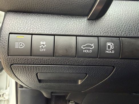 Used 2022 Toyota Camry LE FWD image 17
