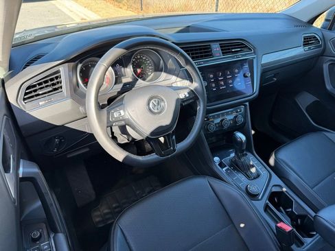 Used 2021 Volkswagen Tiguan SE image 17