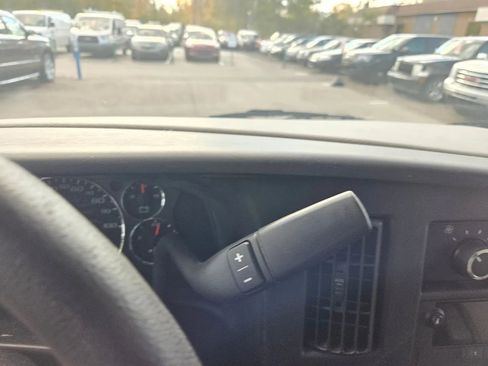 Used 2011 Chevrolet Express 3500 LS image 32