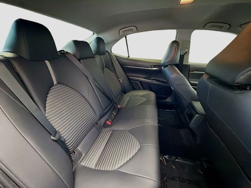 Used 2018 Toyota Camry SE FWD image 16