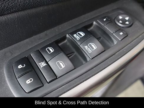 Used 2019 Jeep Cherokee Latitude Plus w/ Comfort/Convenience Group image 20