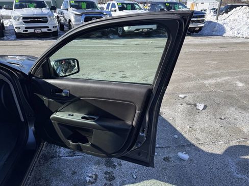 Used 2010 Ford Fusion SEL image 35