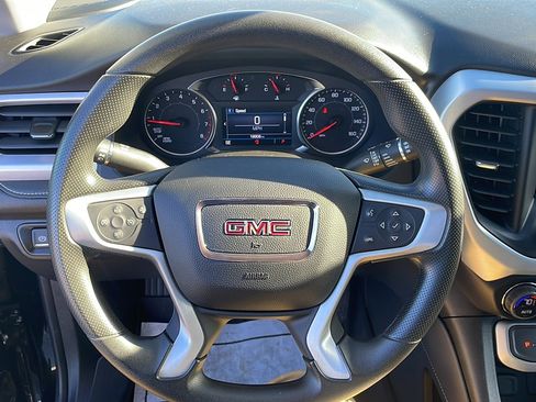 Used 2023 GMC Acadia SLE w/ Driver Convenience Package image 9