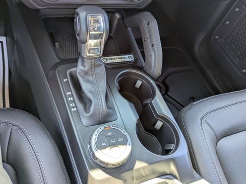 New 2025 Ford Bronco Badlands image 15