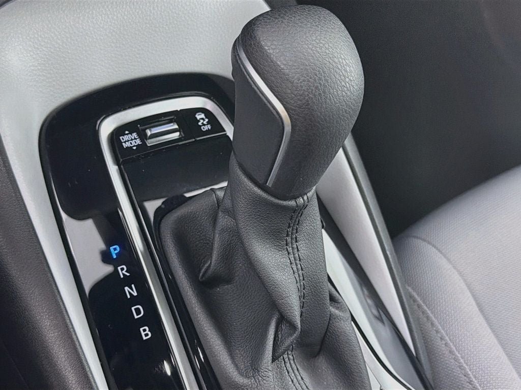 Used 2024 Toyota Corolla SE w/ SE Convenience Package FWD image 16