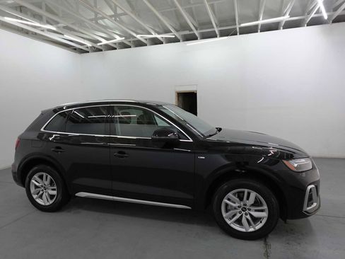 Used 2023 Audi Q5 2.0T Premium w/ Convenience Package AWD/4WD image 4