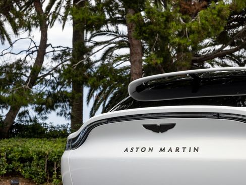Used 2021 Aston Martin DBX AWD/4WD image 21