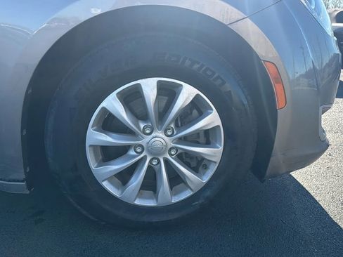 Used 2017 Chrysler Pacifica Touring-L image 23