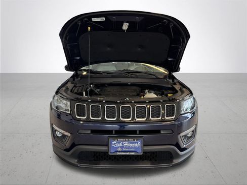 Used 2018 Jeep Compass Latitude w/ Popular Equipment Group AWD/4WD image 4