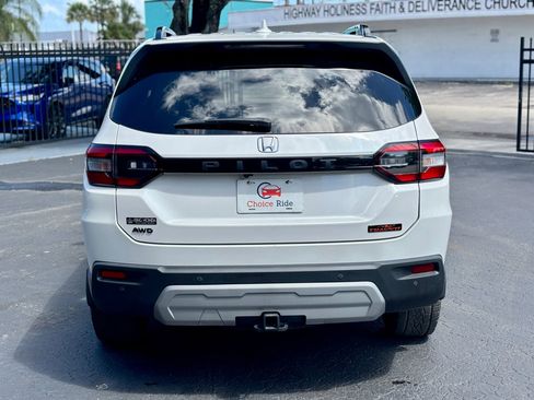 Used 2025 Honda Pilot TrailSport image 5