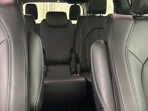 New 2026 Chrysler Pacifica Select image 32