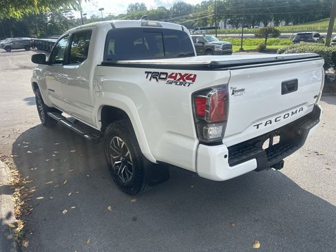 Used 2020 Toyota Tacoma TRD Sport w/ Technology Package AWD/4WD image 6
